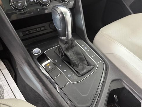 Used 2019 Volkswagen Tiguan SE w/ Panoramic Sunroof Package image 23