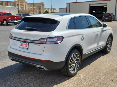 Used 2019 Lincoln Nautilus Reserve w/ Driver Assistance Package image 4