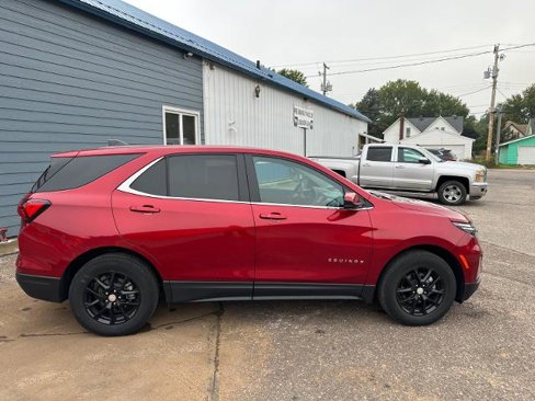 Used 2024 Chevrolet Equinox LT image 2
