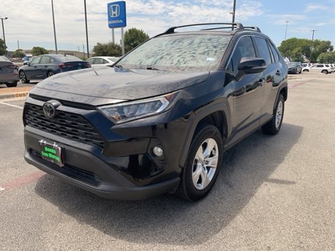 Used 2020 Toyota RAV4 XLE image 8