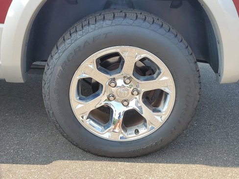 Used 2017 RAM 1500 Laramie w/ Convenience Group image 5