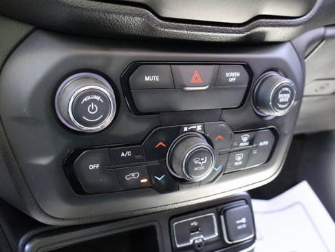 Used 2020 Jeep Renegade Altitude image 35