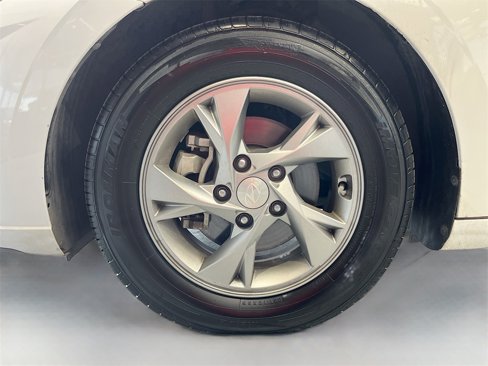 Used 2022 Hyundai Elantra SE image 27