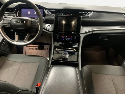 Used 2023 Jeep Grand Cherokee L Laredo image 10
