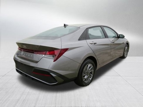 Used 2024 Hyundai Elantra SEL image 8