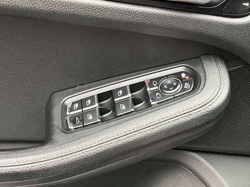 Used 2018 Porsche Macan S image 25