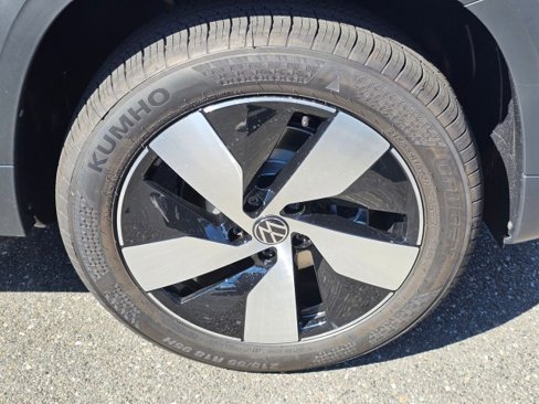 New 2025 Volkswagen Taos S image 9