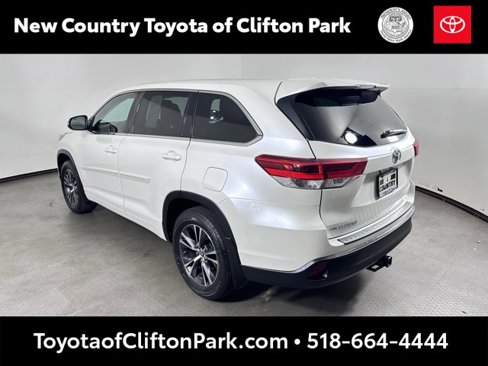 Used 2018 Toyota Highlander LE image 5