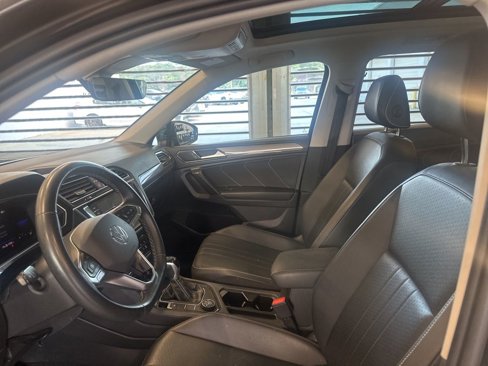 Used 2022 Volkswagen Tiguan SE w/ Panoramic Sunroof Package image 10