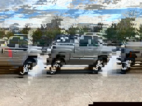 Used 2009 Chevrolet Silverado 1500 LT w/ Texas Edition image 4