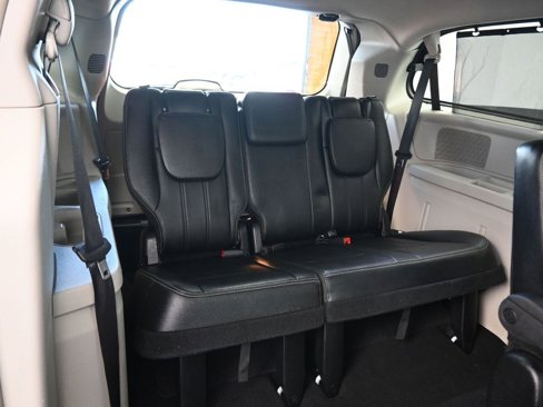 Used 2015 Chrysler Town & Country Touring-L w/ Driver Convenience Group image 51