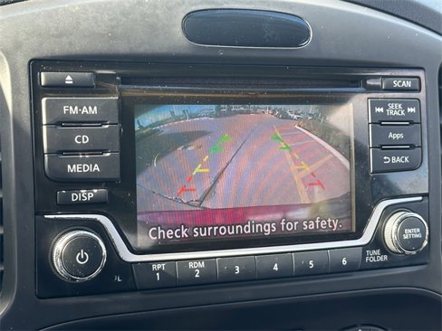 Used 2015 Nissan Juke S image 16