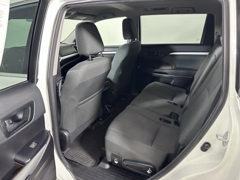 Used 2018 Toyota Highlander LE image 14
