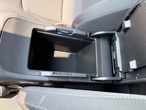 Used 2021 Toyota Venza LE w/ Carpet Mat Package (TMS) image 40