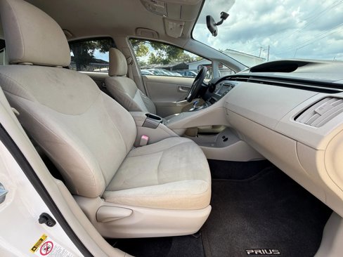 Used 2013 Toyota Prius One image 9