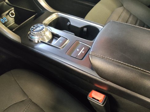 Used 2020 Ford Fusion SE image 26