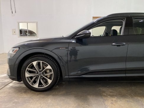 Used 2021 Audi e-tron Premium w/ Black Optic Package image 93