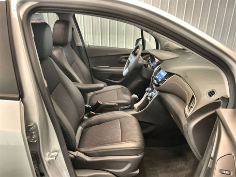 Certified 2022 Chevrolet Trax LT w/ LT Convenience Package image 25
