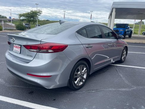 Used 2017 Hyundai Elantra SE image 3