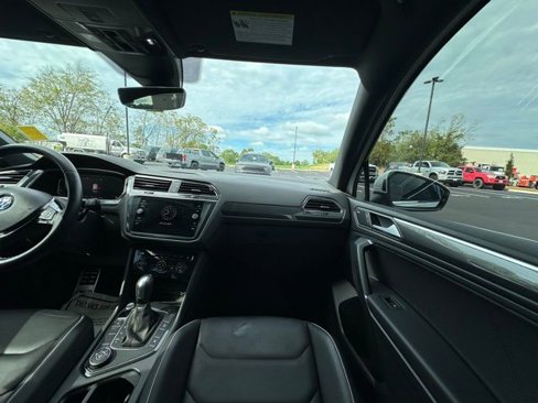 Used 2020 Volkswagen Tiguan SEL Premium R-Line image 32