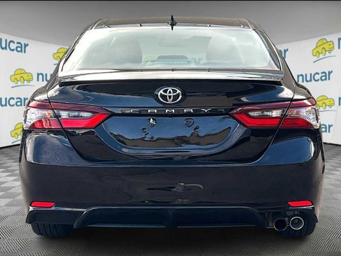 Used 2023 Toyota Camry SE image 5