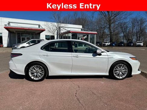Used 2020 Toyota Camry XLE image 6