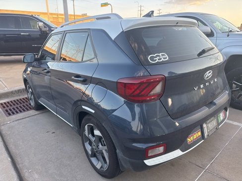 Used 2022 Hyundai Venue Limited image 4