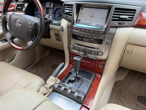 Used 2009 Lexus LX 570 4WD image 32