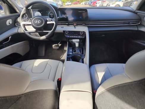 Used 2023 Hyundai Elantra Limited image 10
