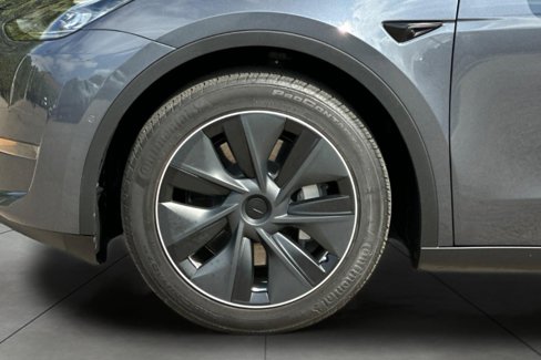 Used 2022 Tesla Model Y Long Range image 5