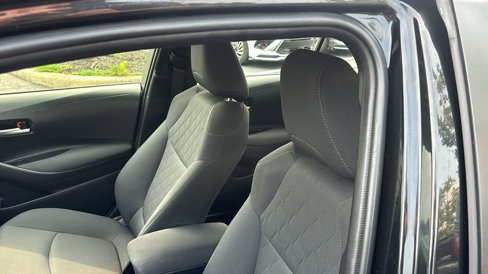 Used 2021 Toyota Corolla LE image 25