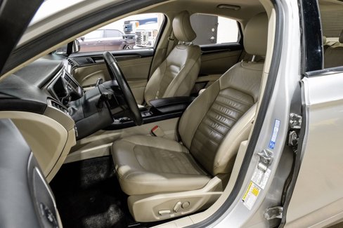 Used 2017 Ford Fusion SE w/ Fusion SE Technology Package image 25
