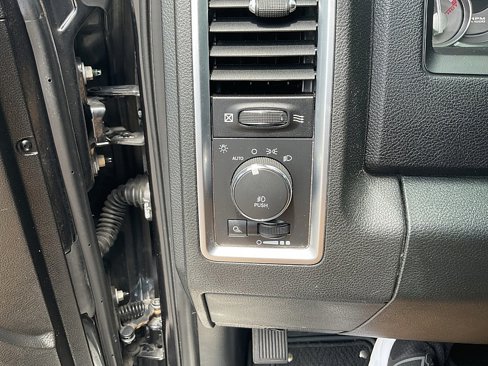 Used 2015 RAM 1500 Limited image 27