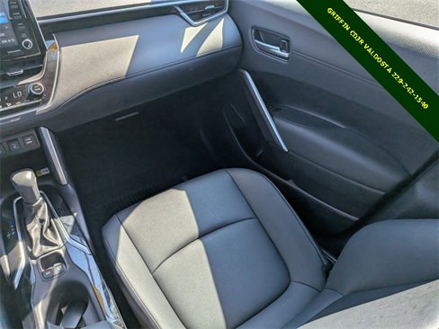 Used 2022 Toyota Corolla Cross XLE image 17