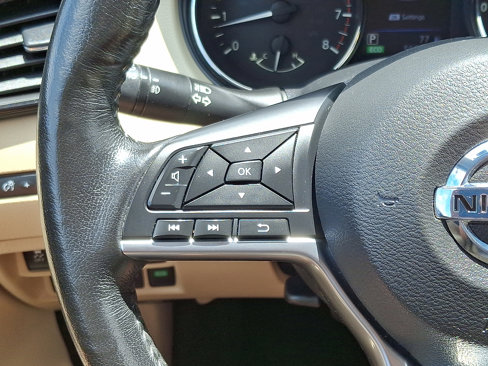 Used 2018 Nissan Rogue SL w/ Premium Package image 22