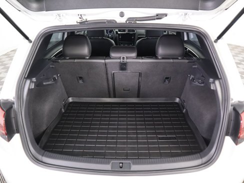 Used 2018 Volkswagen Golf R 4-Door image 29