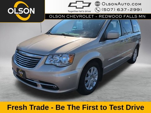 Used 2015 Chrysler Town & Country Touring image 1