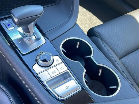 Used 2025 Genesis G70 2.5T image 22