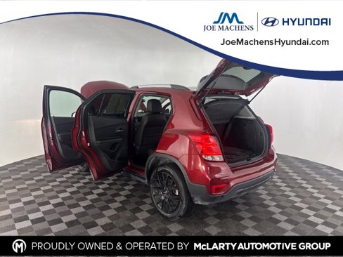 Used 2021 Chevrolet Trax LT w/ Premium Seat Package image 16