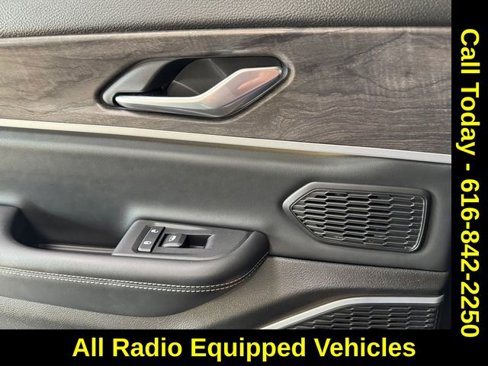 Used 2022 Jeep Grand Cherokee L Limited image 17