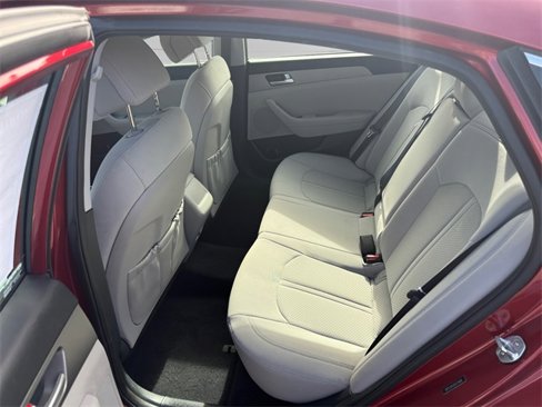 Used 2016 Hyundai Sonata SE image 13