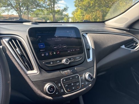 Used 2023 Chevrolet Malibu LT image 21