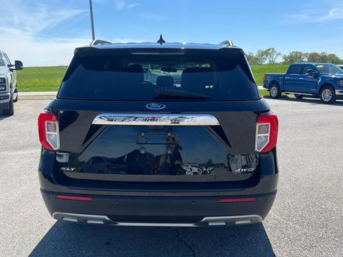 Used 2023 Ford Explorer XLT w/ Equipment Group 202A image 6