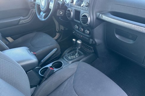 Used 2018 Jeep Wrangler Unlimited Sport w/ Connectivity Group image 31