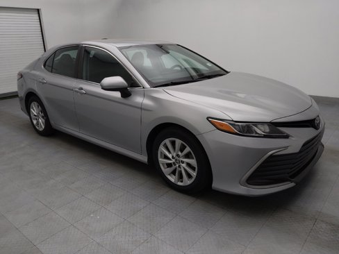 Used 2022 Toyota Camry LE image 11