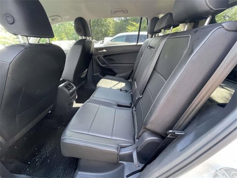 Used 2021 Volkswagen Tiguan SE image 9