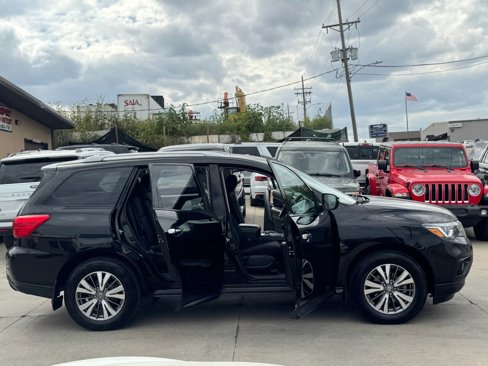 Used 2018 Nissan Pathfinder S image 16