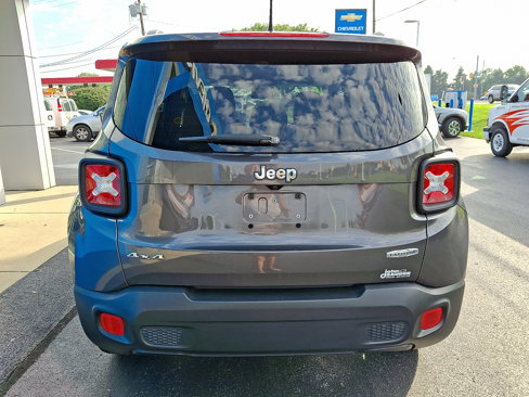 Used 2016 Jeep Renegade Latitude w/ Popular Equipment Group image 5