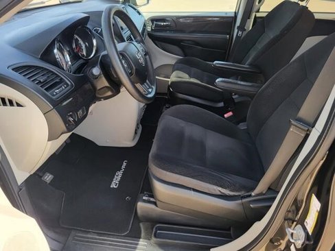 Used 2018 Dodge Grand Caravan SE w/ UConnect Hands-Free Group image 10