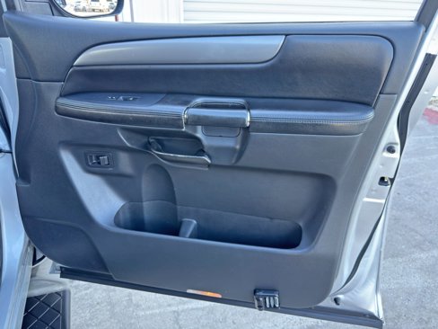 Used 2014 Nissan Armada SV w/ SV Driver Package image 38